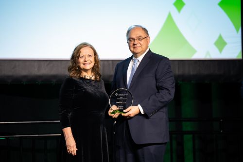 Tami Miller Receives the 2023 Chairman's Award